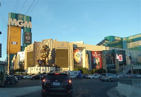 mgm grand las vegas hours.